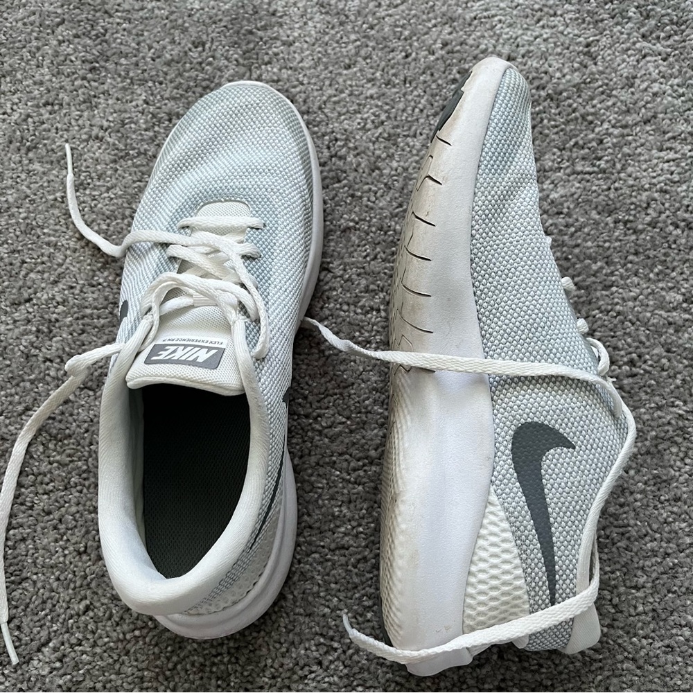 Womens Nike Sneakers - Picture 7 of 9